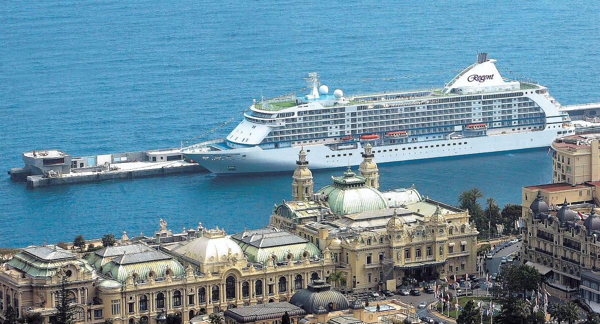 Nuestro barco, el Seven Seas Voyager, atracado en el puerto de Montecarlo (Mónaco) REGENT SEVEN SEAS CRUISES SEVEN SEAS VOYAGER REGENT CRUISES LUXURY CRUISES REGEN SEVEN SEAS CRUCEROS DE LUJO REGENT SEVEN SEAS VOYAGER CRUCEROS RSSC REGENT CRUISES #crucerosdelujo #luxurycruises #crucerosexclusivos #regentsevenseas #regentcruises #rssc #crucerosregent #sevenseasvoyager #regentvoyager #luxurycruises #crucerosdeluxe #crucerosdelujo #cruceroslujo